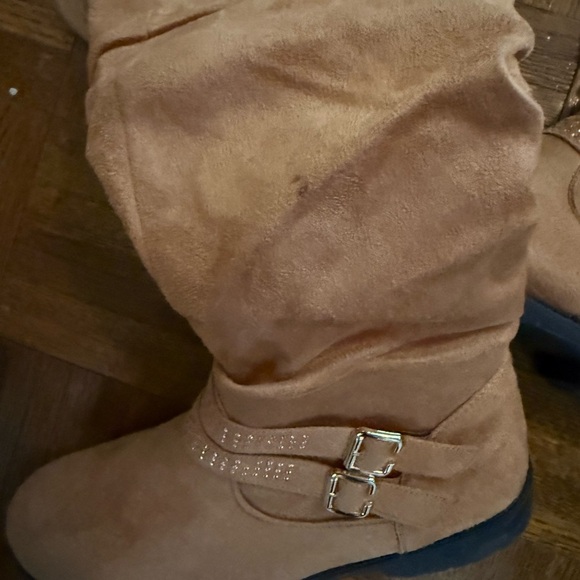 Stylish Tan Women's Boots - Picture 3 of 6